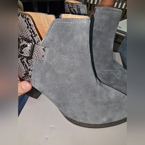 Vionic Naomi Snake Print Ankle Boots Booties Women's 6.5 Wide Gray